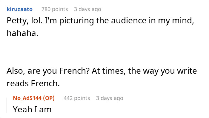 Comments discussing event manager's behavior and audience reaction, with mention of French writing style.