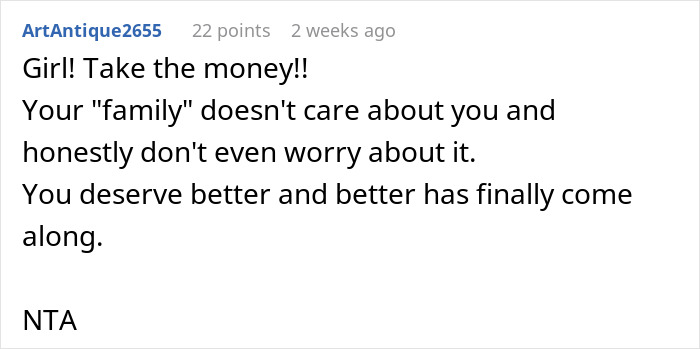 Reddit comment advising to keep money from parents&rsquo; apartment, suggesting family doesn't care; user supports the decision.