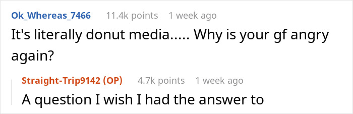 Screenshot of a Reddit exchange about a boyfriend making his girlfriend angry over a group photo. Screenshot of a Reddit exchange about a boyfriend making his girlfriend angry over a group photo.