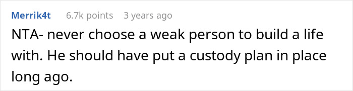 Reddit comment discussing custody, criticizing a man's weak choices.