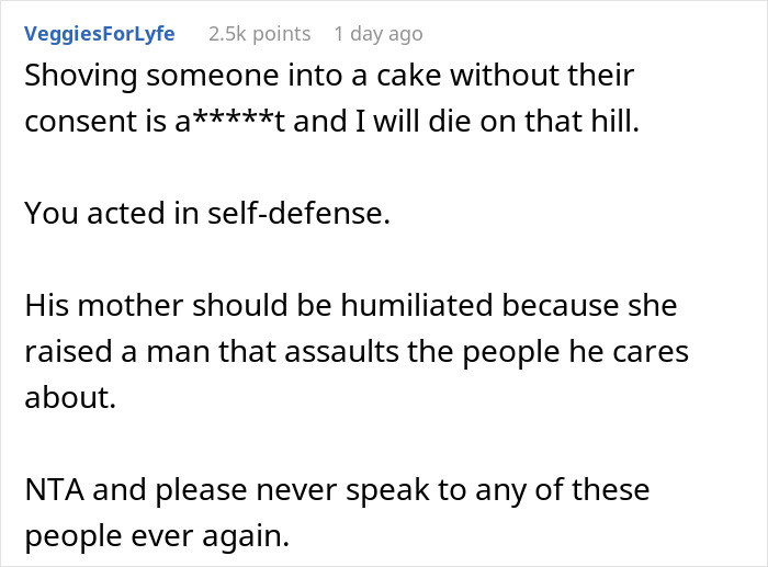 Reddit comment criticizing man for smashing cake in girlfriend's face on her birthday.