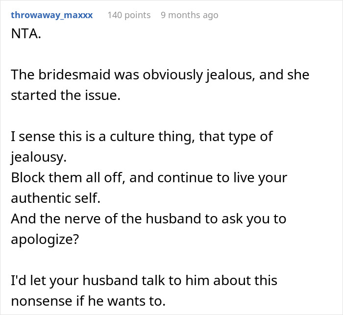 Woman's Green Dress Sparks Major Wedding Controversy, Bride Is Left Fuming Woman's Green Dress Sparks Major Wedding Controversy, Bride Is Left Fuming