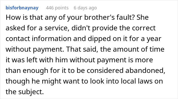 Reddit comment discussing a student's laptop, abandoned for 9 months, being sold legally.