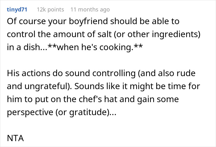 A text post discussing relationship dynamics and cooking roles on vacation.