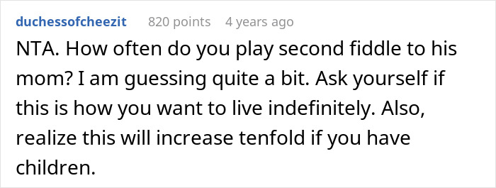 Reddit comment discussing the impact of a man choosing his mom over his wife, warning about future family dynamics.