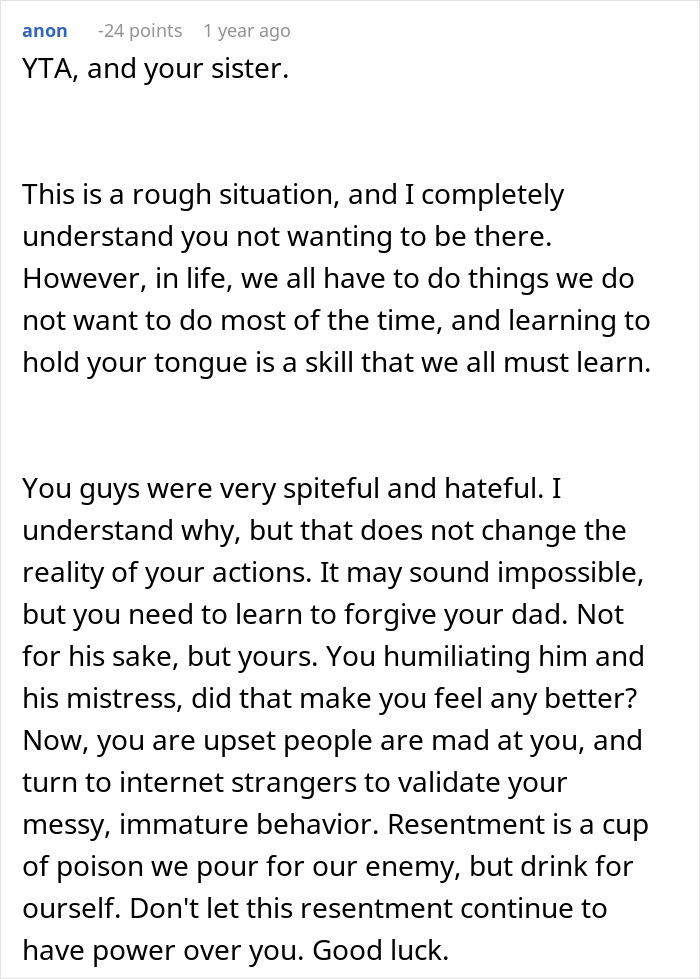 Text post discussing discomfort at dad's engagement dinner.