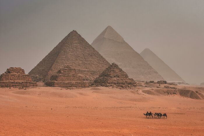 Pyramids in the desert under a hazy sky, a common subject in discussions about conspiracy theories.
