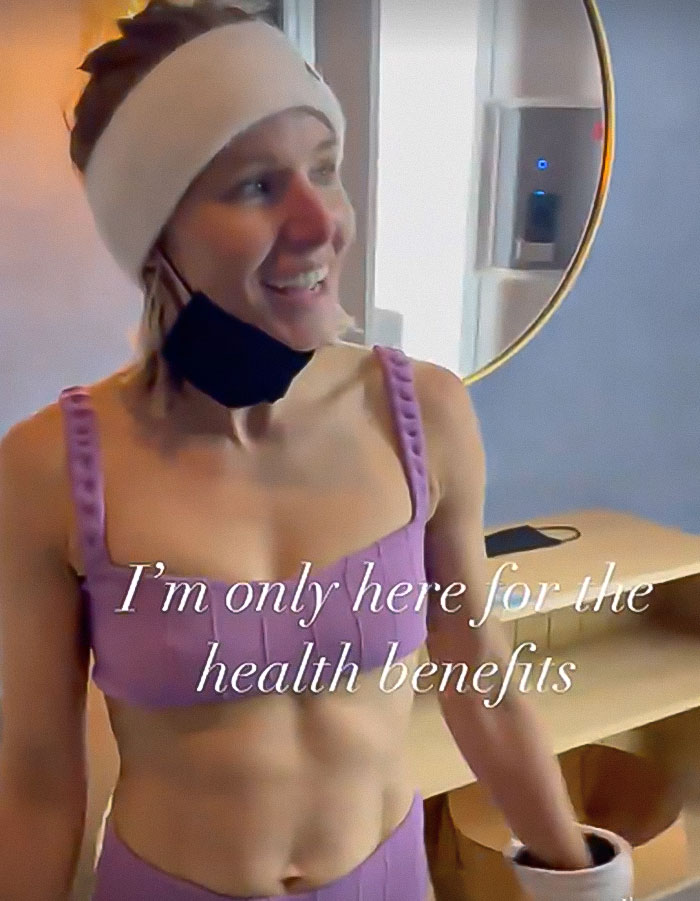 Woman in a purple outfit with a headband preparing for a cryotherapy session, sparking concerns about the treatment's dangers. Woman in a purple outfit with a headband preparing for a cryotherapy session, sparking concerns about the treatment's dangers.