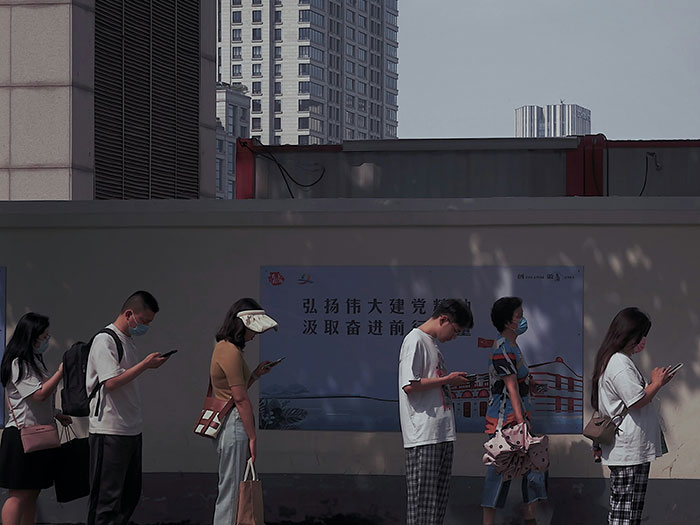 Drivers Team Up To Teach Jerk SUV Owner A Lesson In Patience