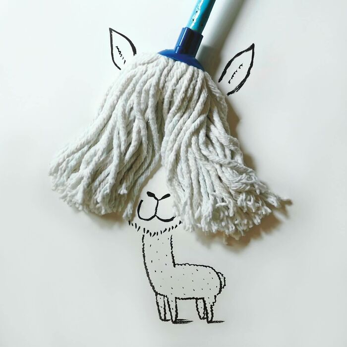 Illustration by Romain Joly of a mop as a llama’s hair with drawn body, combining everyday objects with creativity.