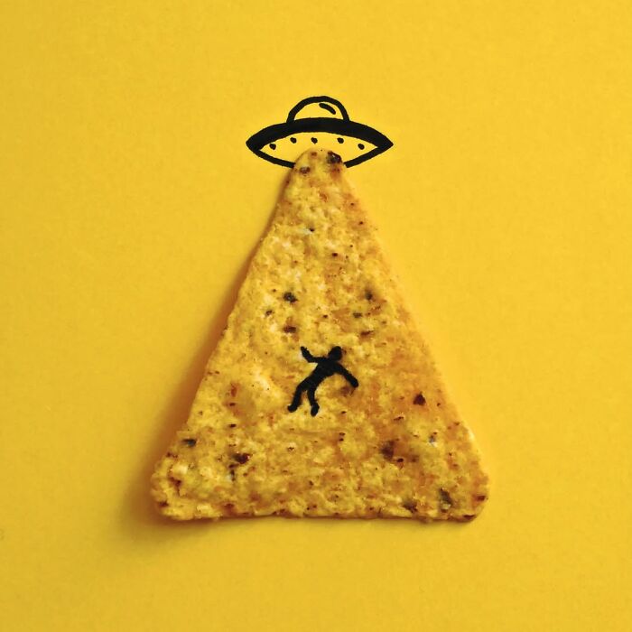 Illustration combining a tortilla chip and a UFO drawing, depicting playful creativity by Romain Joly.