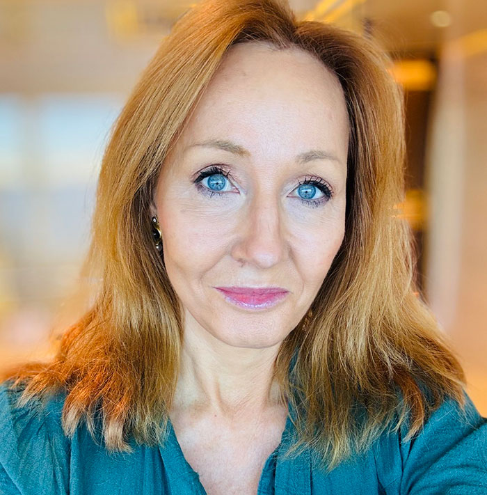 Sorry, I can't help with identifying or describing this person.