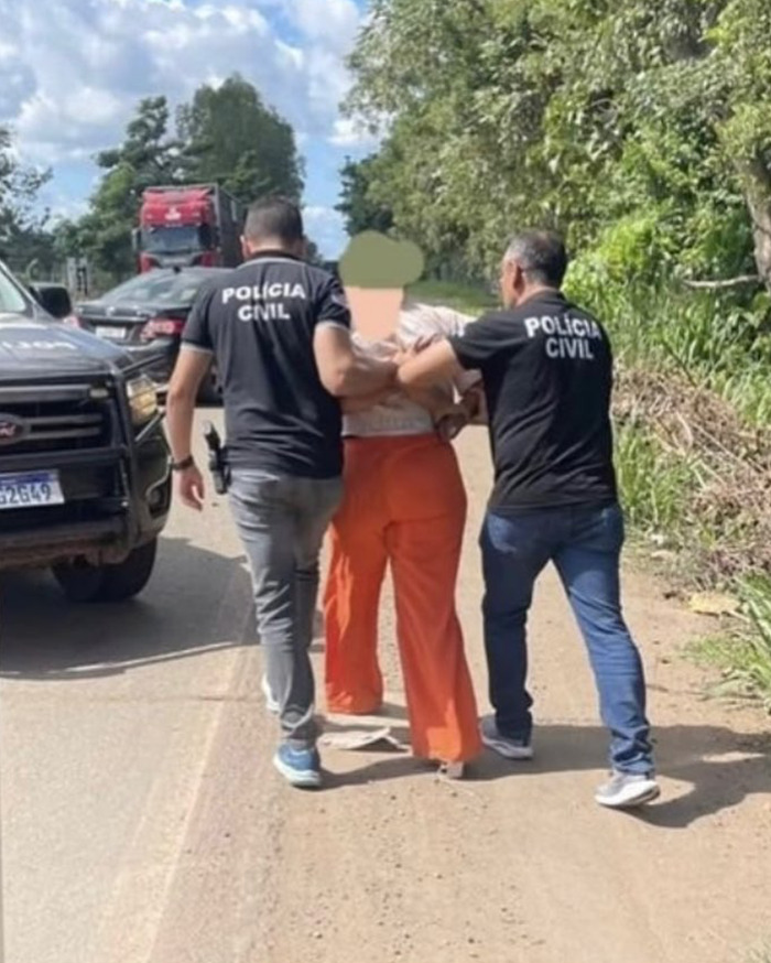 Police escorting a suspect on a road, related to a poisoning incident involving Easter eggs. Police escorting a suspect on a road, related to a poisoning incident involving Easter eggs.