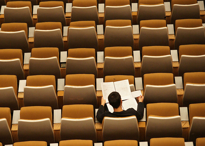 “5 Years Of My Life Down The Drain For Nothing”: Lifestyle Choices That Scream “Red Flag”