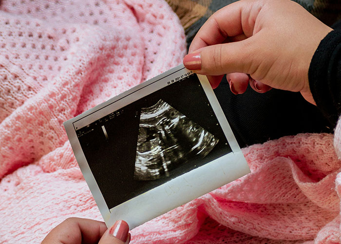 “My Stepmom Is Two Hours Older Than Me”: 30 Wild Family Stories That Sound Made Up