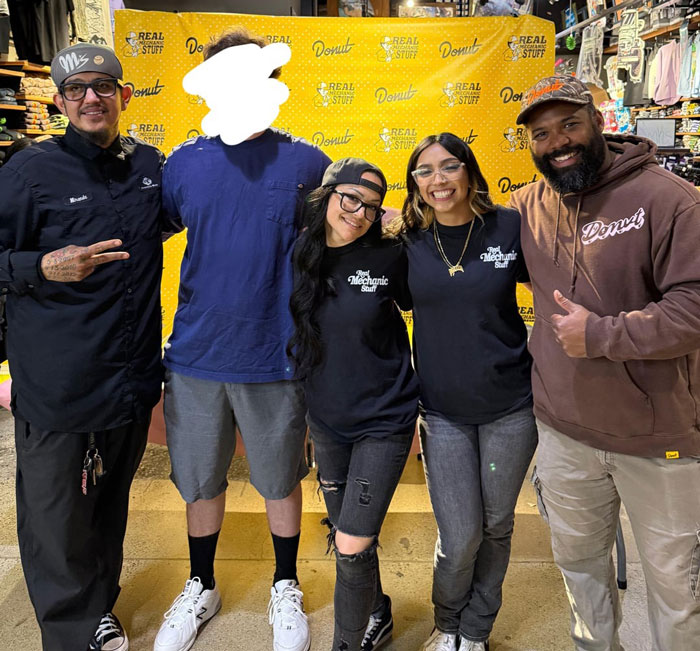 Group photo with a man’s arm around a woman, sparking online reactions. Group photo with a man’s arm around a woman, sparking online reactions.