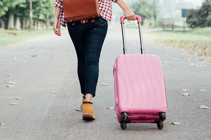 “Didn’t Like Having An Abomination Under Her Roof”: 30 Times Parents Kicked Their Kids Out