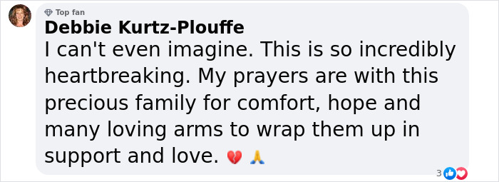 Comment offering support to influencer mourning loss of daughter, expressing heartfelt condolences and prayers.