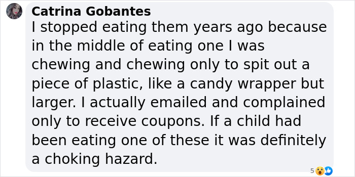 Comment on plastic in cheddar bratwursts, mentions choking hazard and past experience with plastic piece.