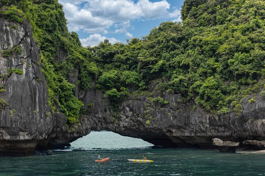 What&rsquo;s Going On In Cat Ba Island (Vietnam)? When The Ocean Lights Up With Just A Touch Of Hand