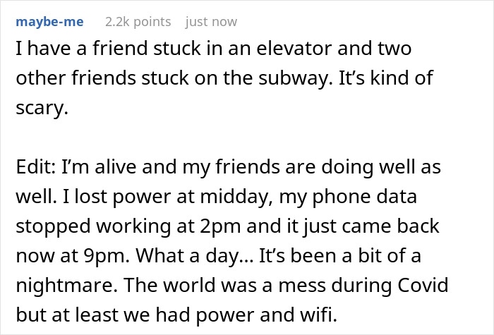 Reddit post describing the impact of a major blackout in Europe, causing power loss and paralysis of activities.