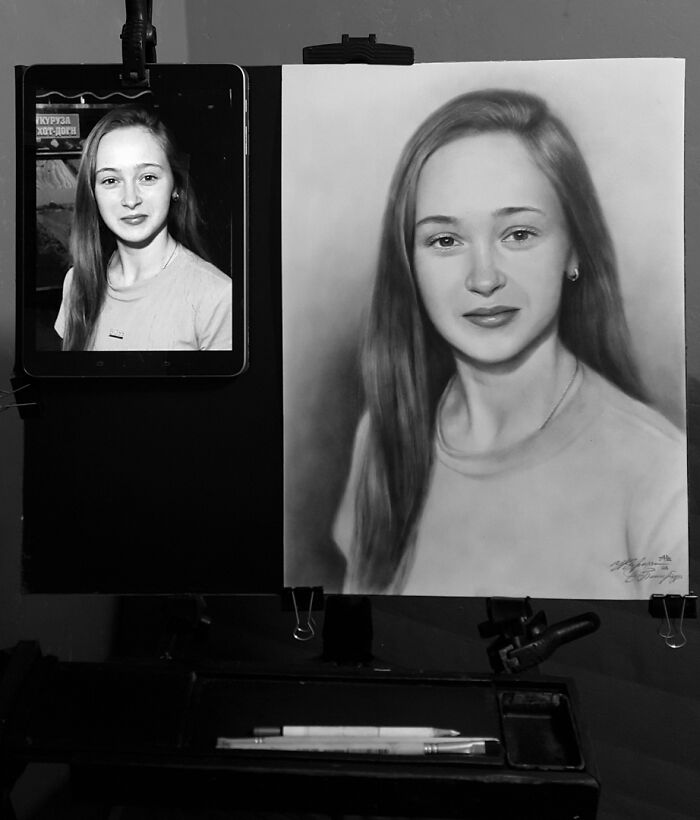 Hyper-realistic pencil portrait of a woman next to a reference photo on a tablet.