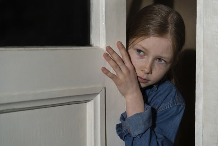 “My Sister Could Do No Wrong”: 30 Times Parents’ Favoritism Of One Child Came Back To Bite Them