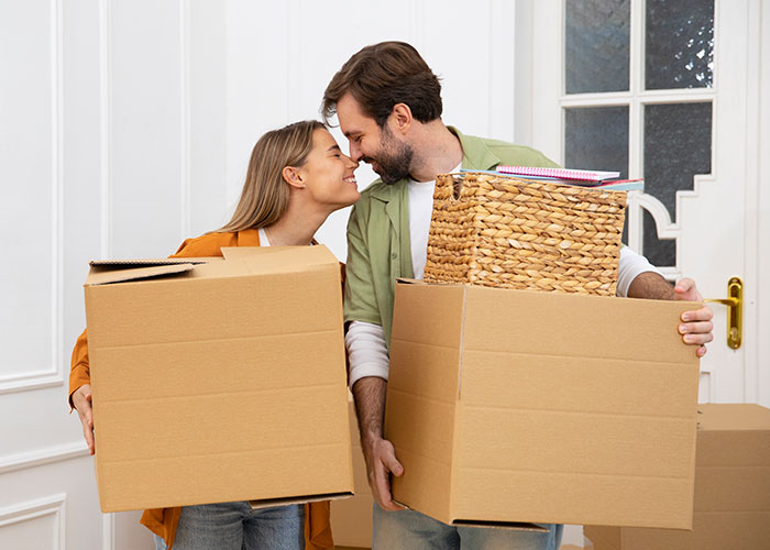 Woman Starts Feeling Suspicious About Her BF And His Family, Finds Out She Was Right Woman Starts Feeling Suspicious About Her BF And His Family, Finds Out She Was Right