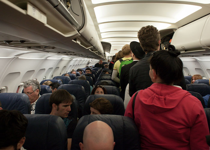 50 Travelling Dramas That Happened Because People Just Can’t Sit In Their Assigned Seats