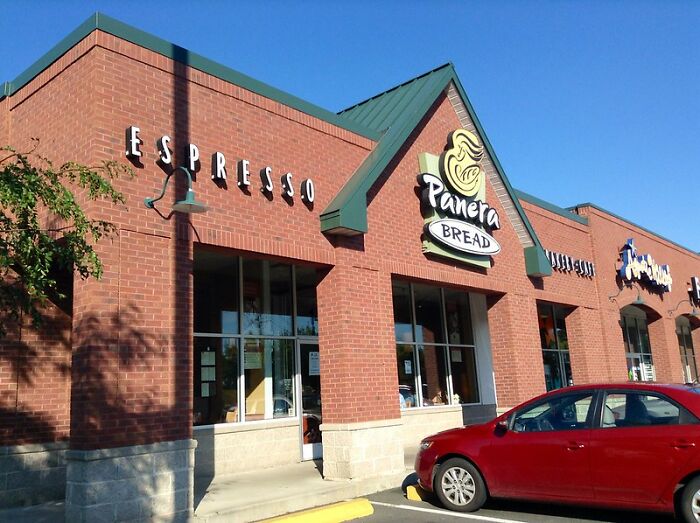 “People Die In Hotels”: 50 Sobering Secrets About Businesses, Shared By Ex-Workers