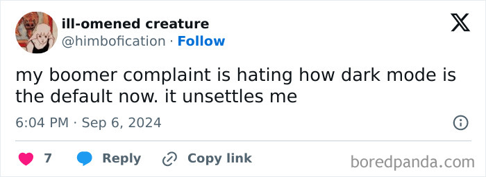 Tweet screenshot showing a young person sharing a boomer complaint about dark mode being the default causing discomfort.