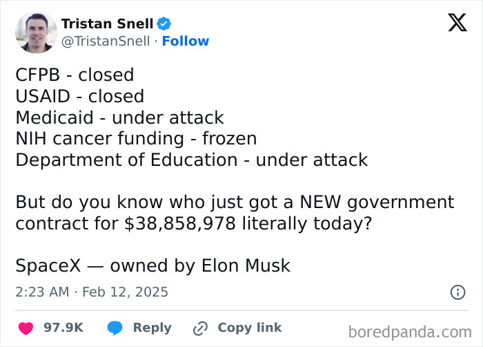 Tweet highlighting facepalm moments with government agencies closed or under attack, while SpaceX gets new contract.