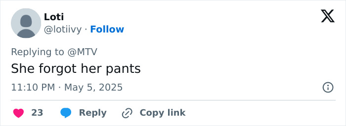 Twitter comment saying she forgot her pants, highlighting Sabrina Carpenter pantless outfits trolling at Met Gala 2025.