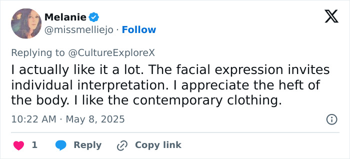 Tweet from Melanie praising the statue of Black woman in NYC Times Square, highlighting facial expression and contemporary clothing.