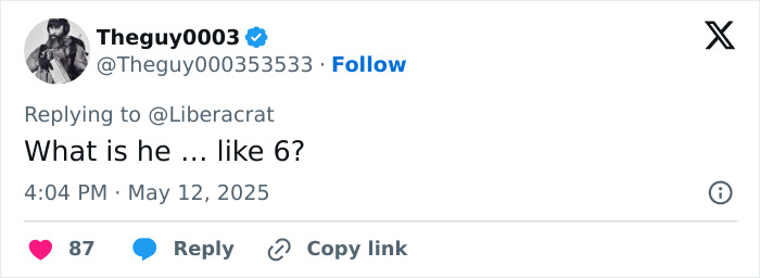 Screenshot of a Twitter reply commenting on a mom breastfeeding her kid at a restaurant, sparking netizens' reactions.