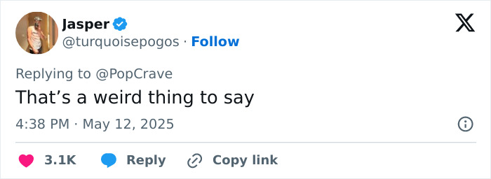 Tweet from user Jasper criticizing Miley Cyrus' sister Noah&rsquo;s revealing look and post about Hannah Montana.