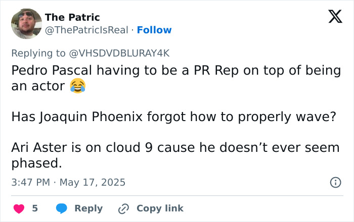 Tweet discussing Pedro Pascal and Joaquin Phoenix's wave, with lip reader decoding the unintentionally offensive gesture.