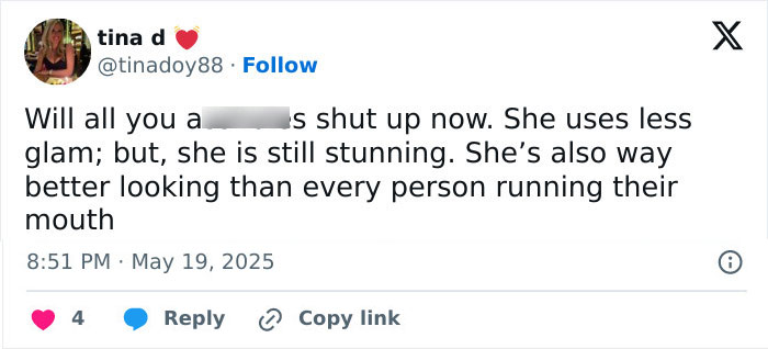 Tweet elogiando a Pamela Anderson por su estilo glamuroso de los 90 y su impresionante look de maquillaje. Tweet elogiando a Pamela Anderson por su estilo glamuroso de los 90 y su impresionante look de maquillaje.