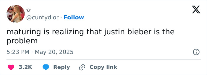 Tweet screenshot showing a user commenting on Justin Bieber amid his LA shirtless appearance and recent admission about Hailey.