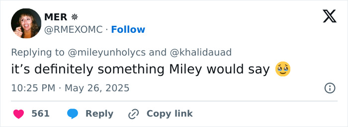 Fans discuss Miley Cyrus and Demi Lovato wedding dress controversy in a Twitter reply with emojis and casual tone.