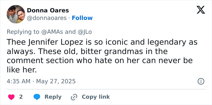 Tweet praising Jennifer Lopez's iconic status amid backlash over lesbian kiss during the AMAs event.