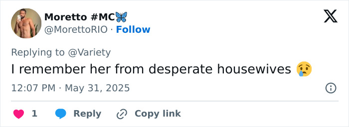 User tweet mentioning desperate housewives actress remembered, with sad emoji, in reply to Variety on social media platform.