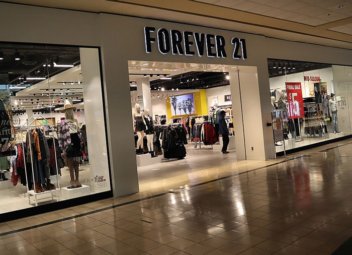 Exterior view of a Forever 21 store highlighting disturbing workplace secrets revealed by former employees after quitting jobs.