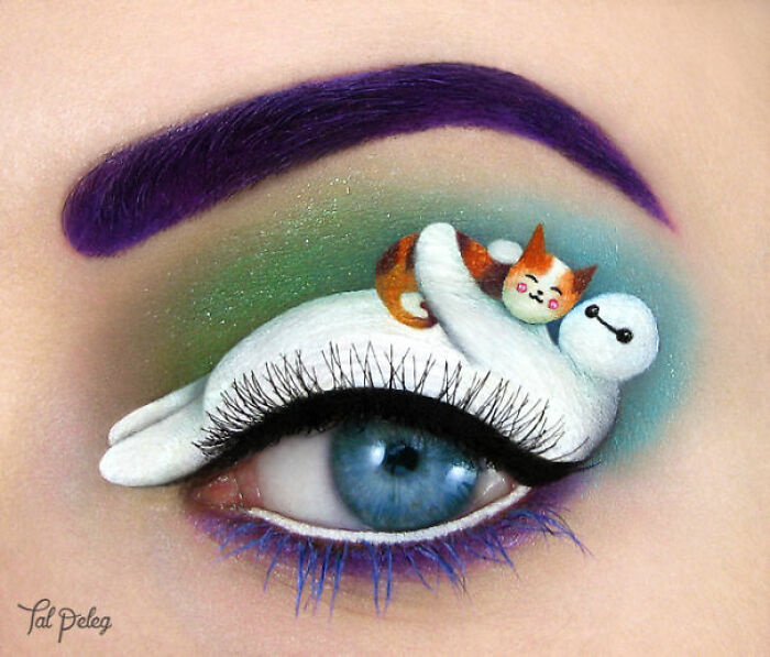 Eye makeup featuring a 3D effect with a white character hugging a cat, surrounded by colorful eyeshadow and purple eyebrow.