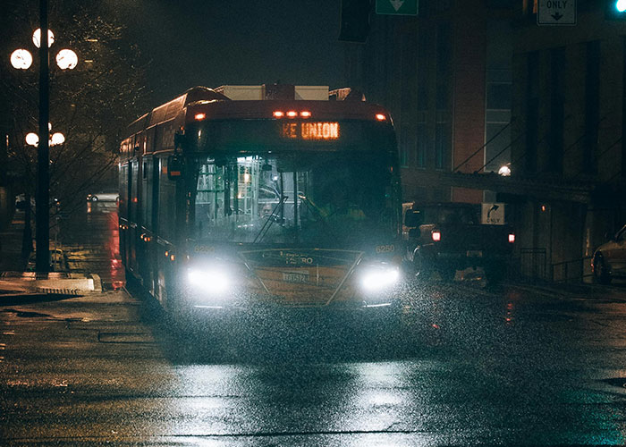 “We Need To Leave… Now”: 40 Heart-Pounding Moments When Gut Instinct Meant Everything