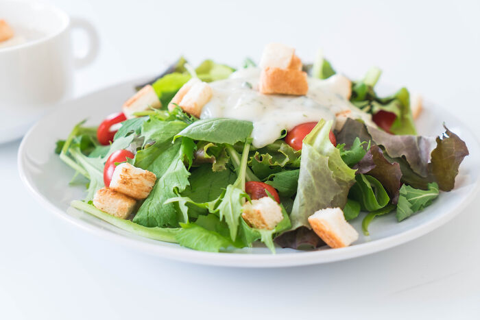 Fresh garden salad with croutons and creamy dressing, illustrating wild cooking opinions from the internet debates.