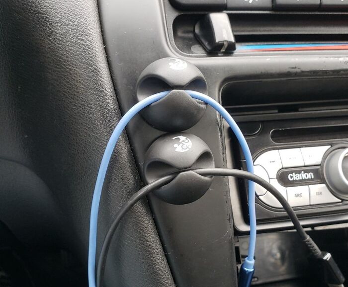 Car accessories organizing charging cables inside a vehicle, showing how to make your car a personalized masterpiece.
