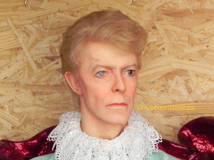 Hyper-realistic sculpture by Ruben Orozco Loza showing detailed facial features and lifelike expression in period costume.