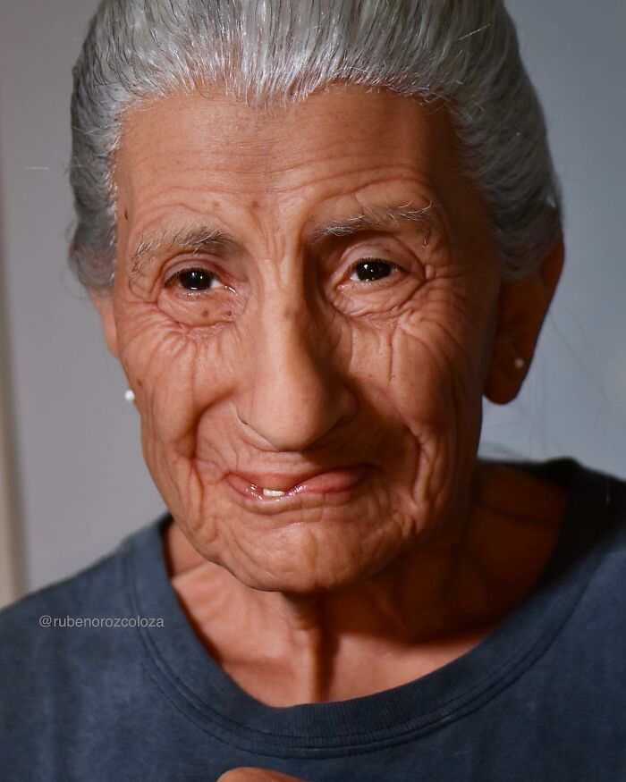 Hyperrealistic sculpture of an elderly woman by Ruben Orozco Loza showcasing breathtaking realism in fine details.