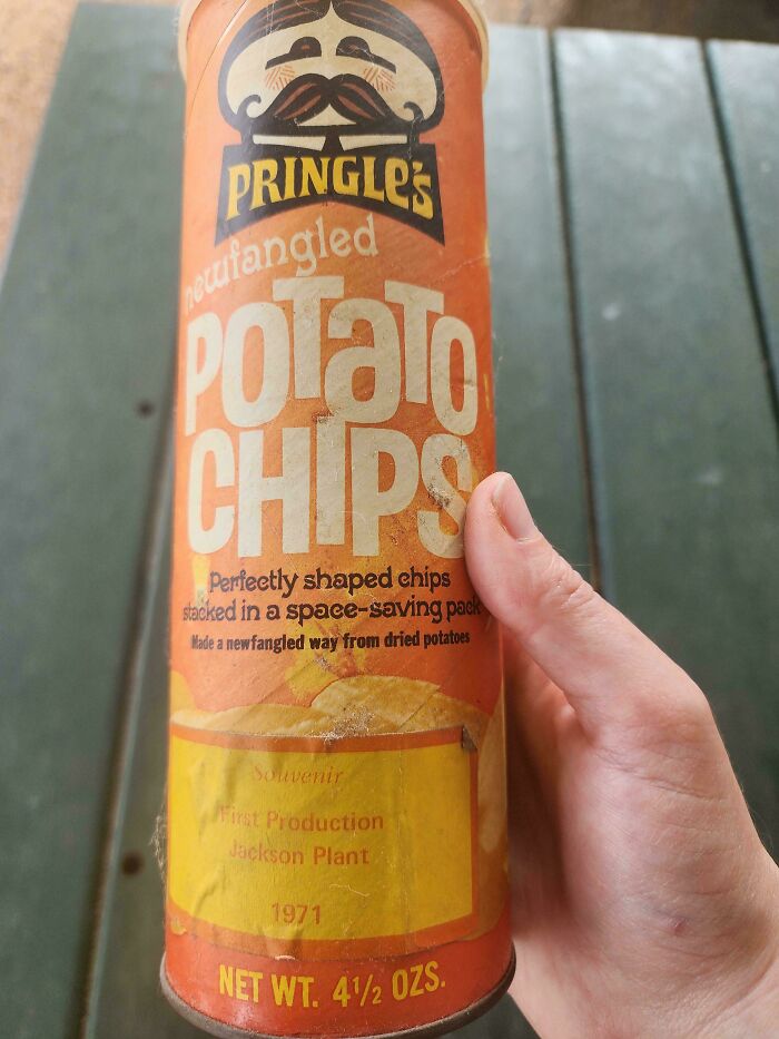Vintage Pringles potato chips can from 1971, a bizarre thing found in old houses that left everyone confused.